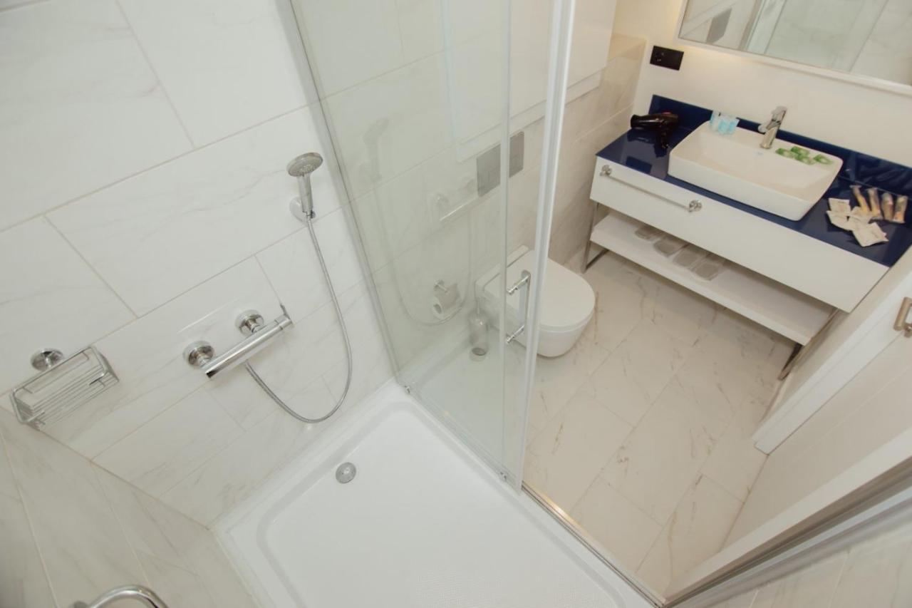 Orbi City - A & С Appartement Batoemi Buitenkant foto